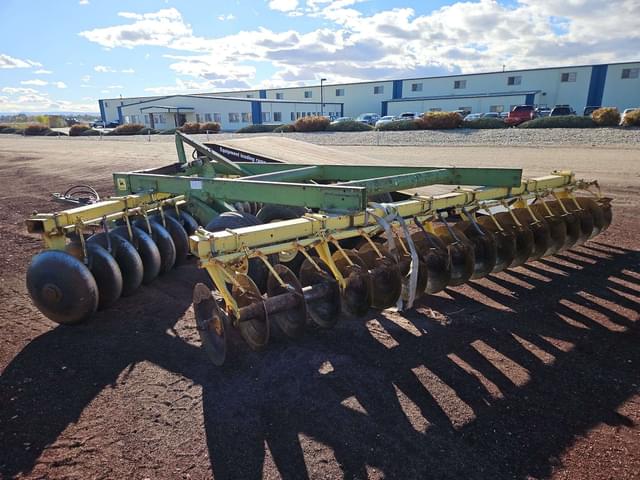 Image of John Deere 340 equipment image 1