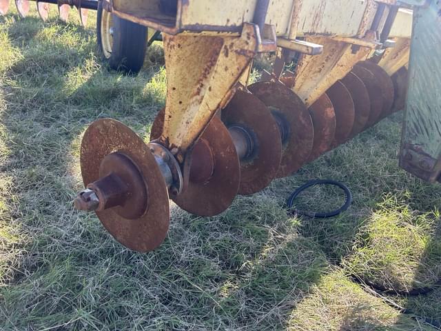 Image of John Deere 340 equipment image 3