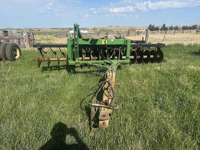 Image of John Deere 340 equipment image 4
