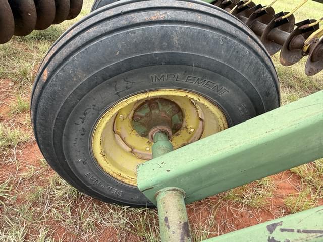Image of John Deere 340 equipment image 4