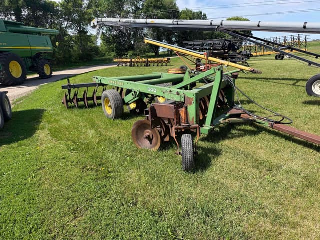 Image of John Deere 340 equipment image 1