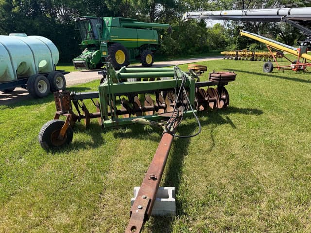 Image of John Deere 340 equipment image 2