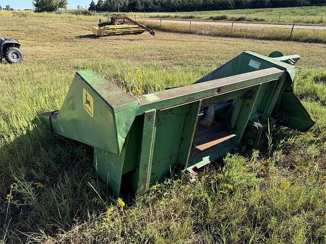 Image of John Deere 343 equipment image 4