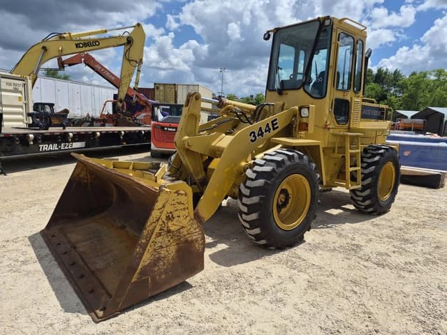 Image of John Deere 344E equipment image 4