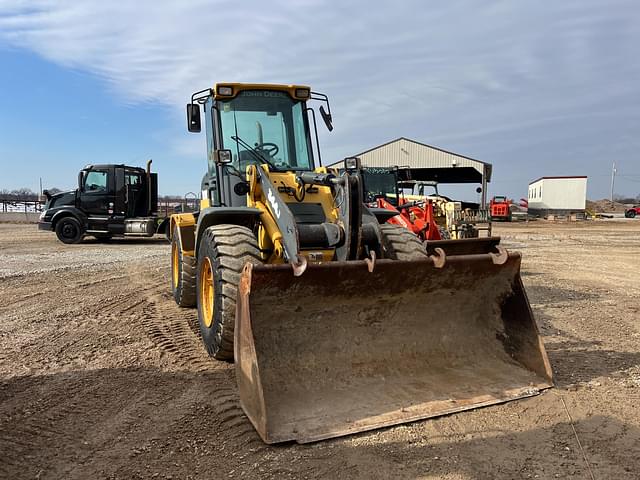 Image of John Deere 344J equipment image 4