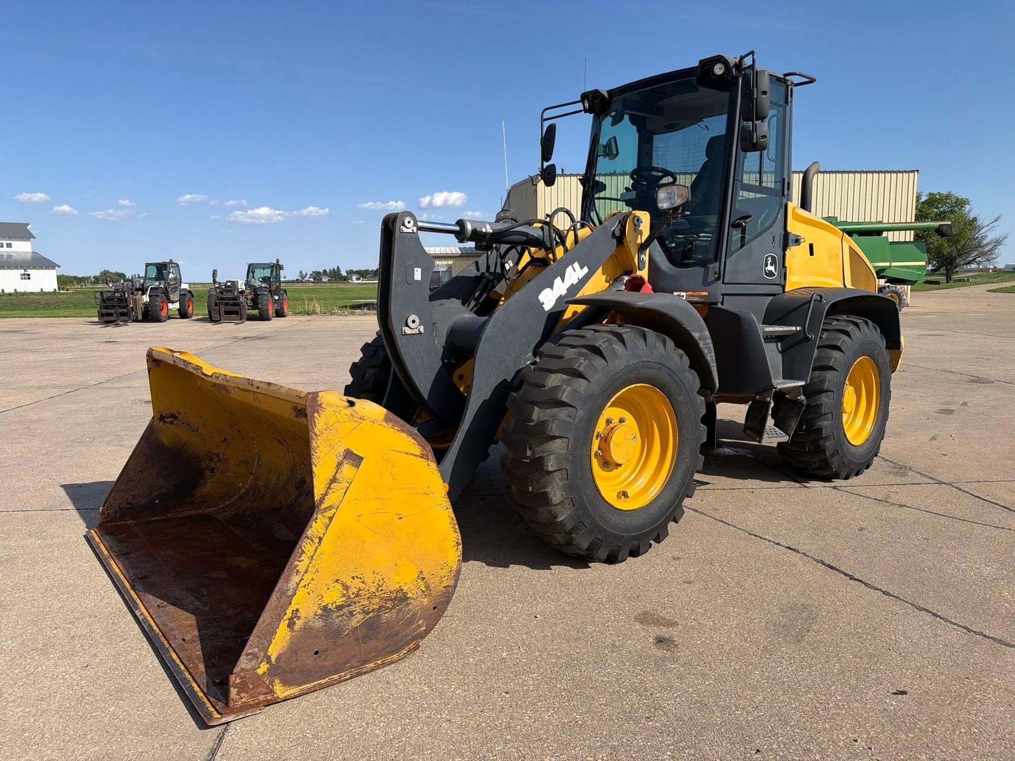 John Deere 344L Equipment Image0