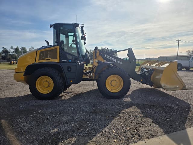 Image of John Deere 344L equipment image 2