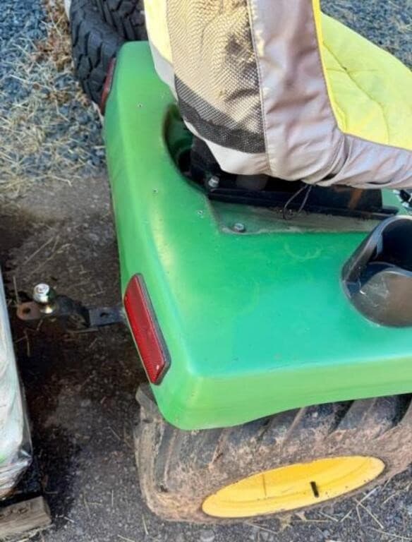 Image of John Deere 345 equipment image 4