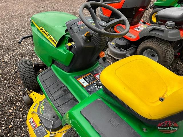 Image of John Deere 345 equipment image 3