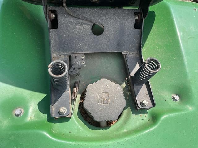 Image of John Deere 345 equipment image 3
