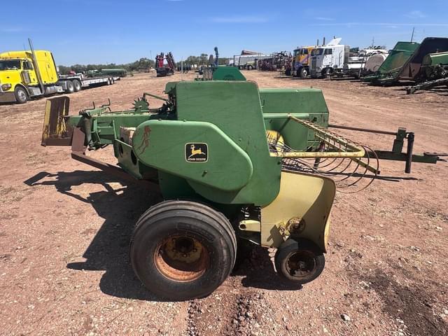 Image of John Deere 346 equipment image 3