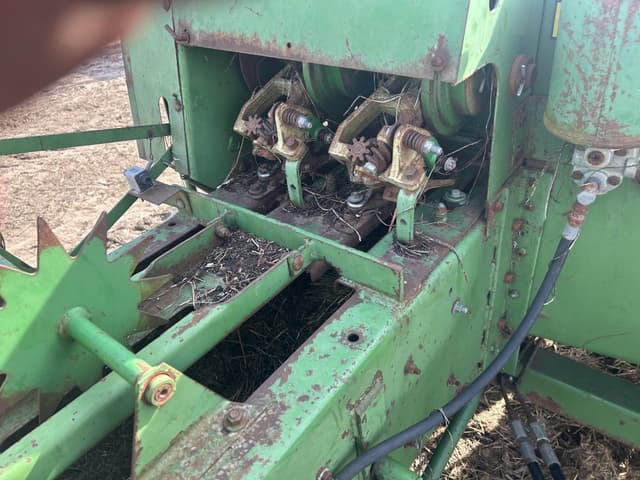 Image of John Deere 346 equipment image 1