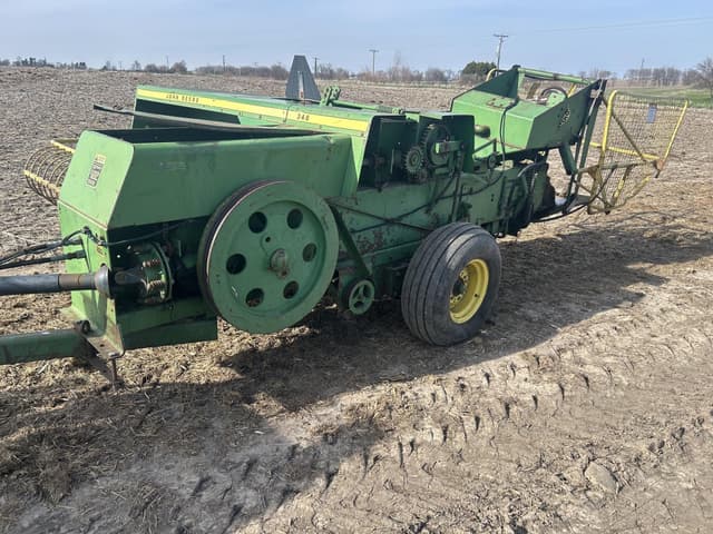 Image of John Deere 346 equipment image 4