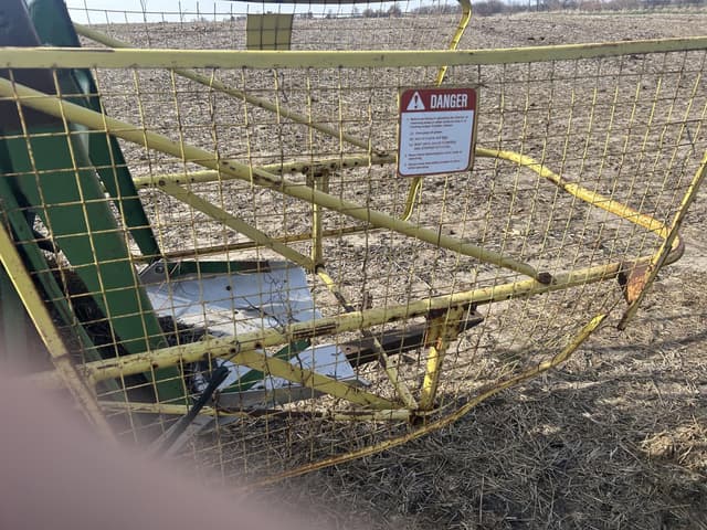 Image of John Deere 346 equipment image 3