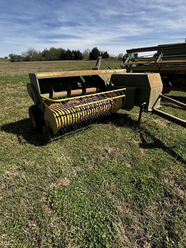 Image of John Deere 346 equipment image 2