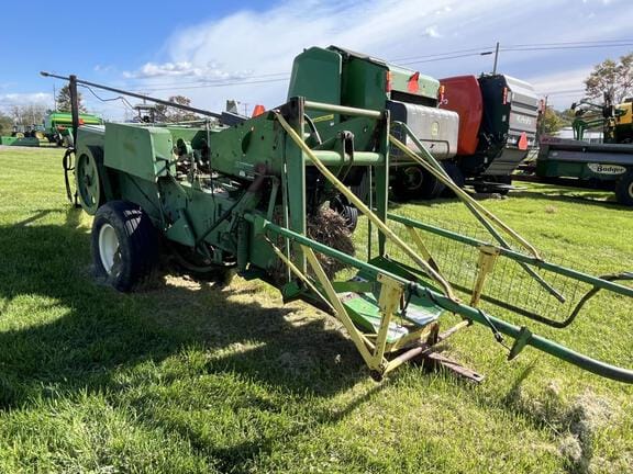 John Deere 346 Equipment Image0