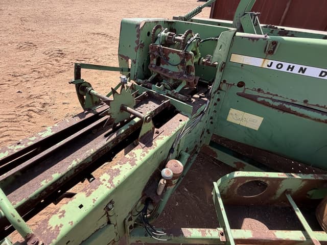 Image of John Deere 346 equipment image 4