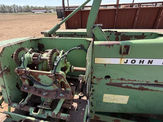 Image of John Deere 346 equipment image 3