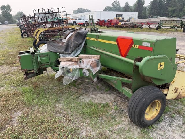 Image of John Deere 346 equipment image 4