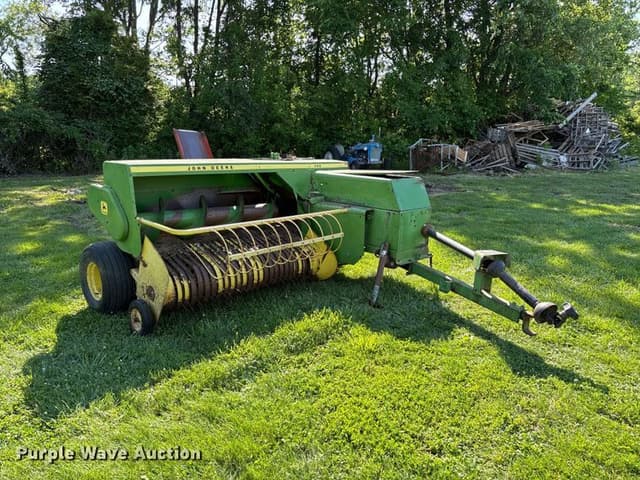 Image of John Deere 346 equipment image 2