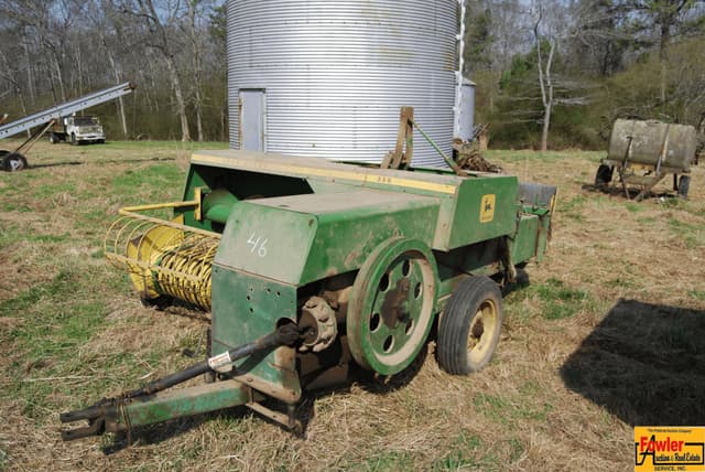 Image of John Deere 336 equipment image 1