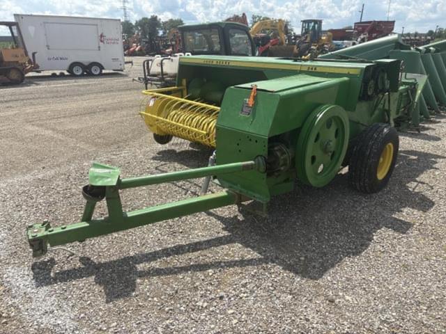 Image of John Deere 346 equipment image 1