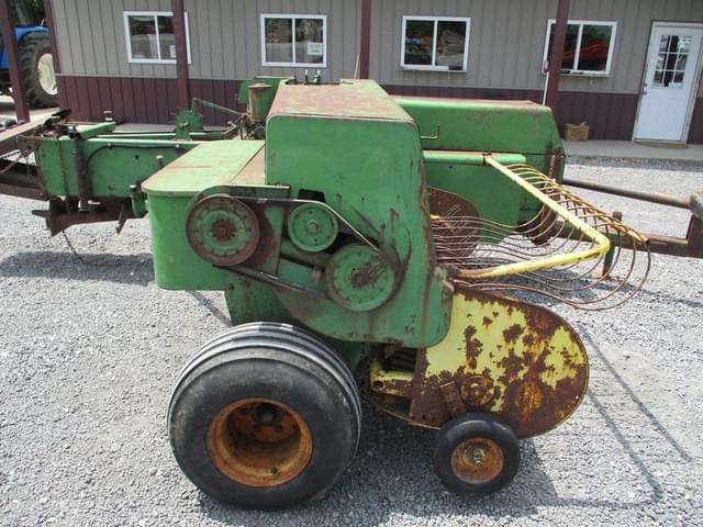 Image of John Deere 346 equipment image 4