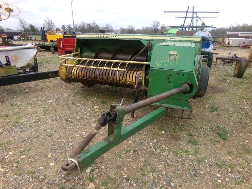 John Deere 346 Equipment Image0