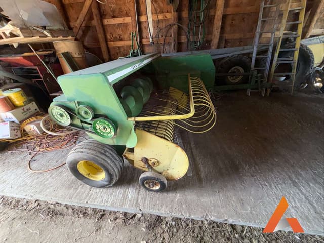 Image of John Deere 346 equipment image 4