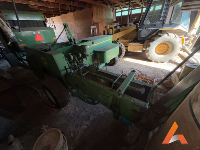 Image of John Deere 346 equipment image 2