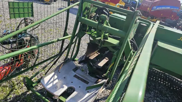 Image of John Deere 348 equipment image 4