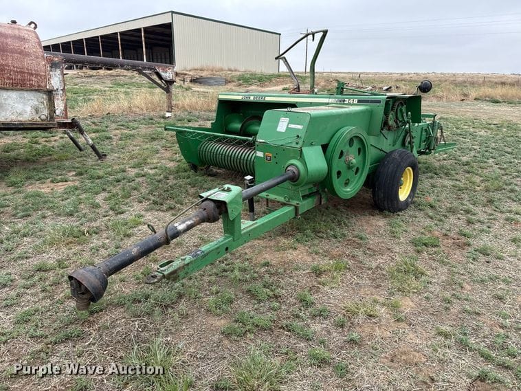 John Deere 348 Equipment Image0