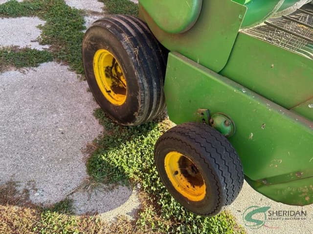 Image of John Deere 348 equipment image 4