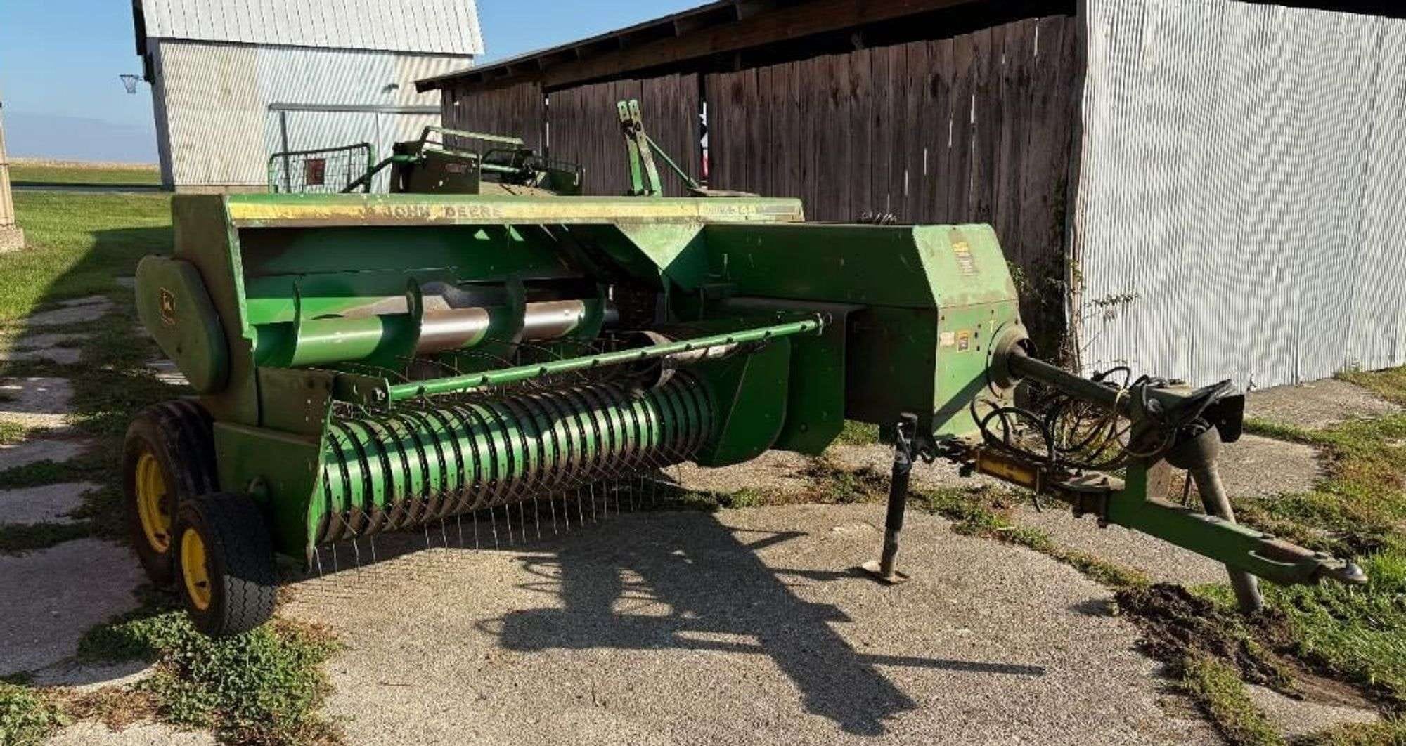 John Deere 348 Equipment Image0