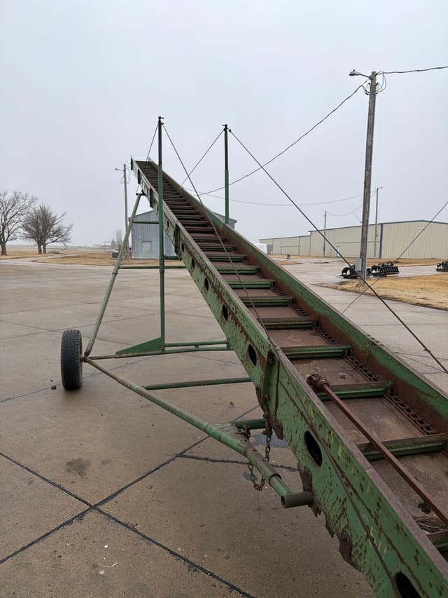 Image of John Deere 350 equipment image 4