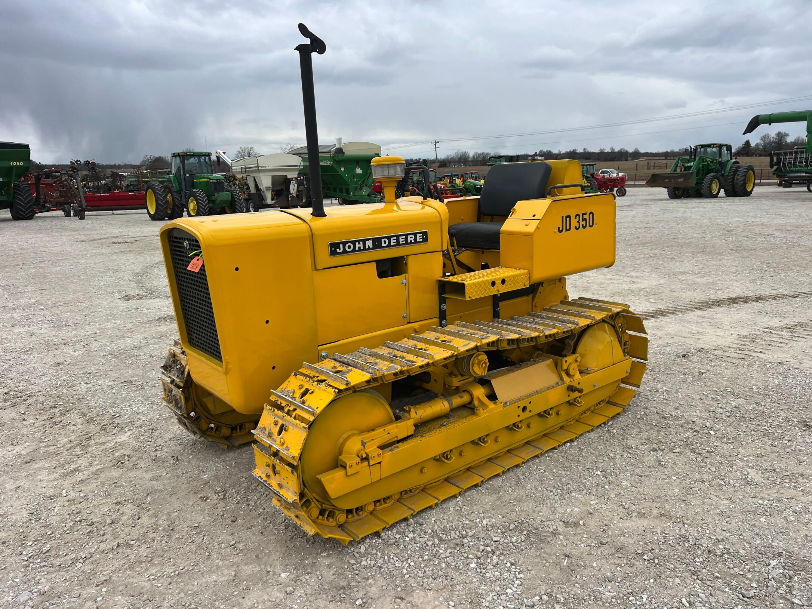 John Deere 350 Equipment Image0