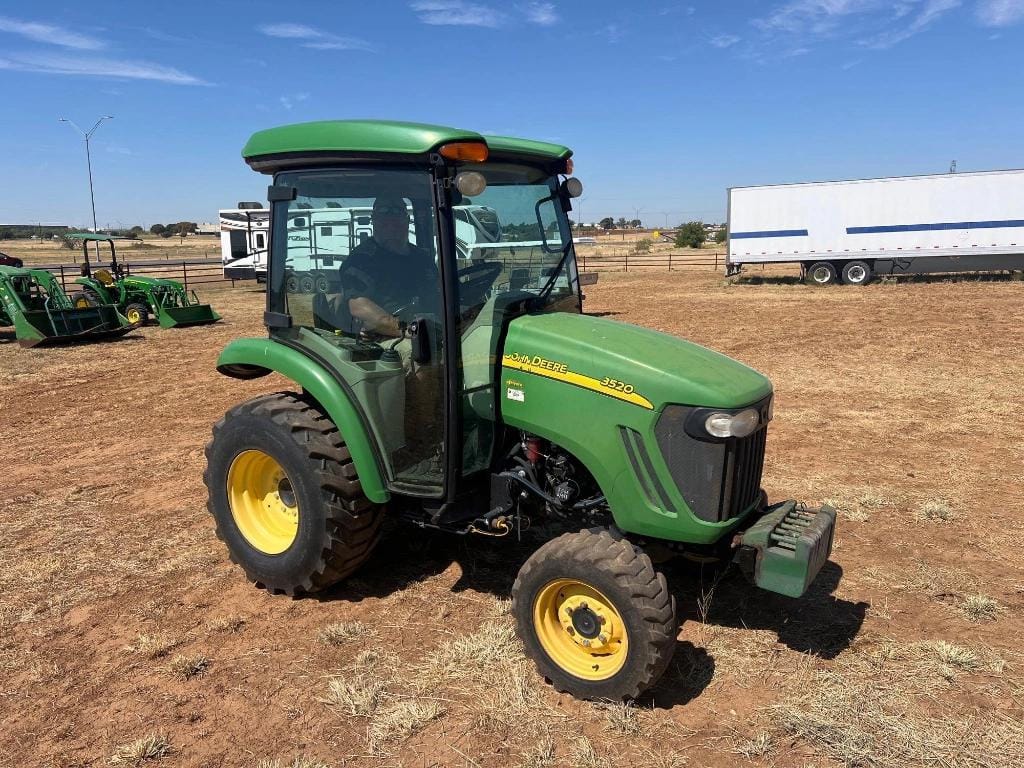 Main image John Deere 3520