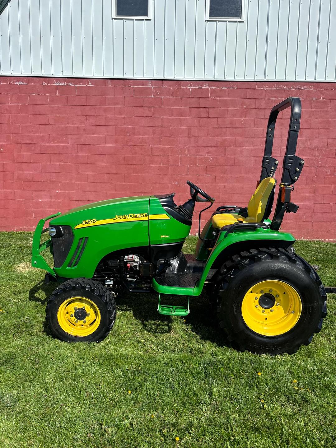 Image of John Deere 3520 Primary image