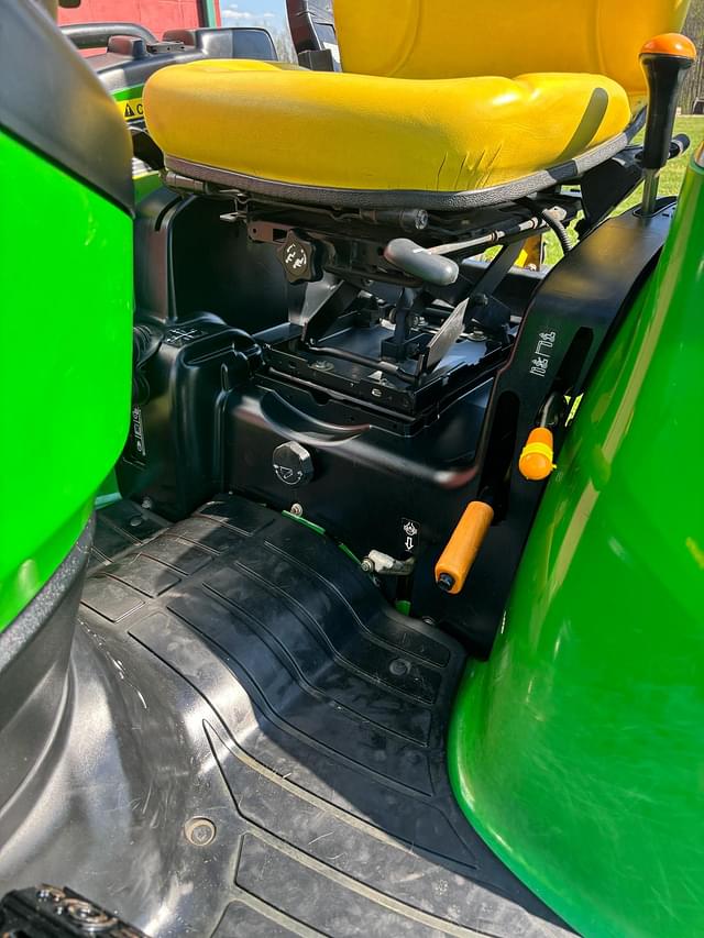 Image of John Deere 3520 equipment image 4