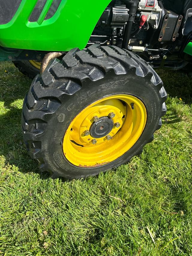 Image of John Deere 3520 equipment image 3