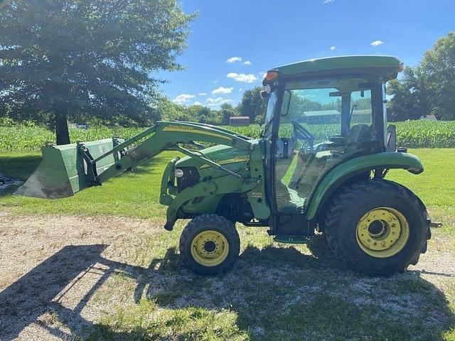 Image of John Deere 3520 equipment image 4