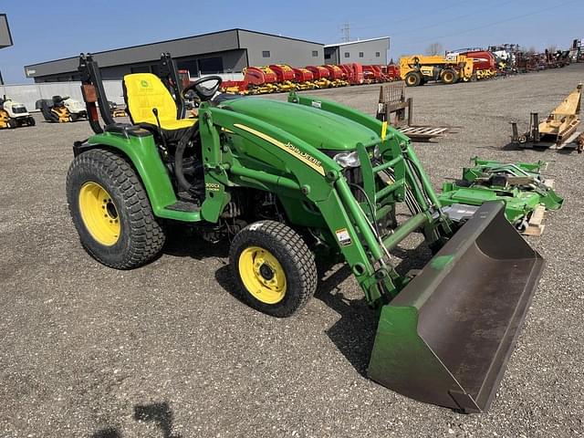 Image of John Deere 3520 equipment image 2