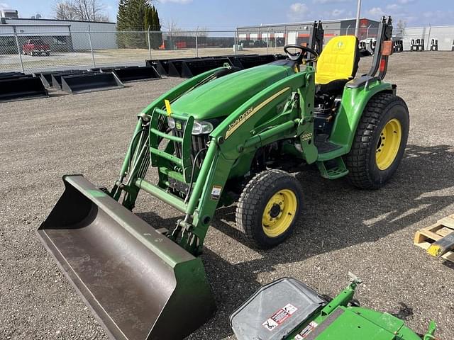 Image of John Deere 3520 equipment image 1