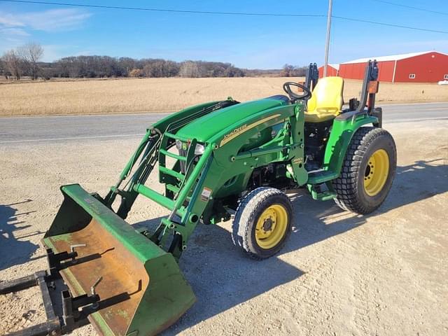 Image of John Deere 3520 equipment image 2