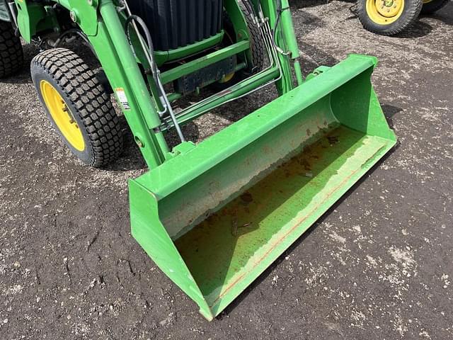Image of John Deere 3520 equipment image 4