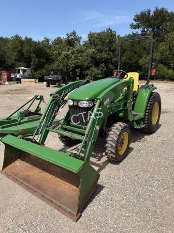 Image of John Deere 3520 equipment image 1