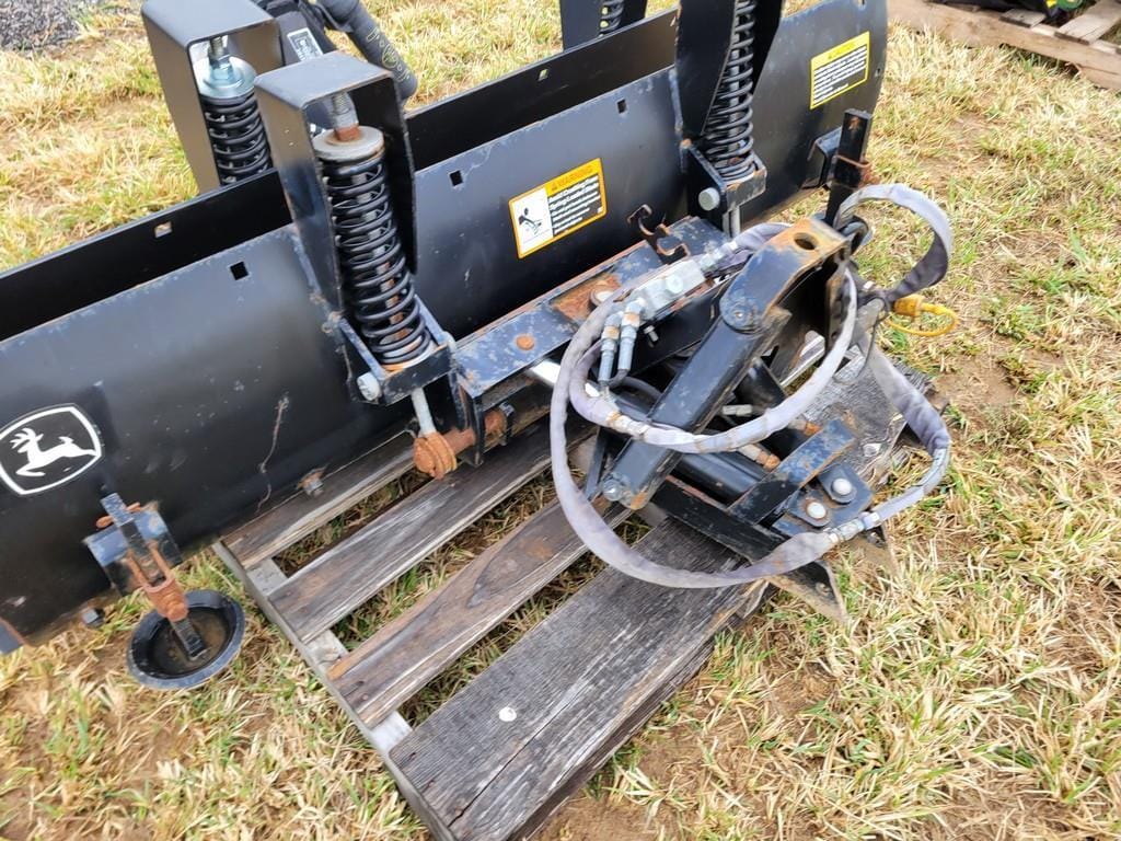 John Deere 366 Equipment Image0