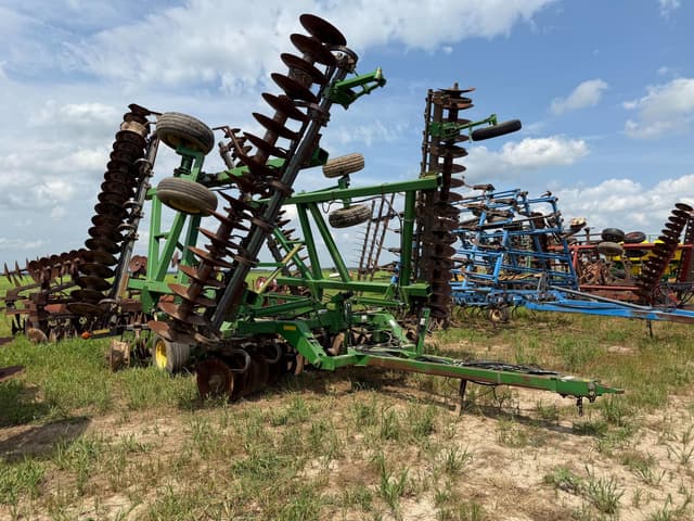Image of John Deere 637 equipment image 1