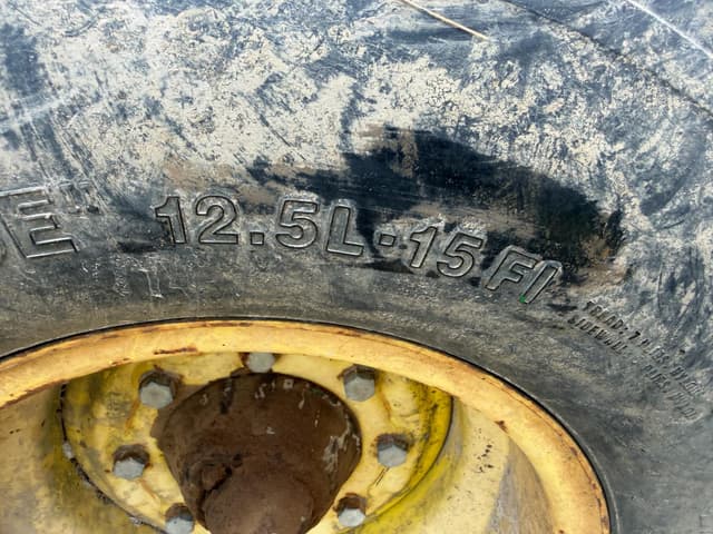 Image of John Deere 637 equipment image 4