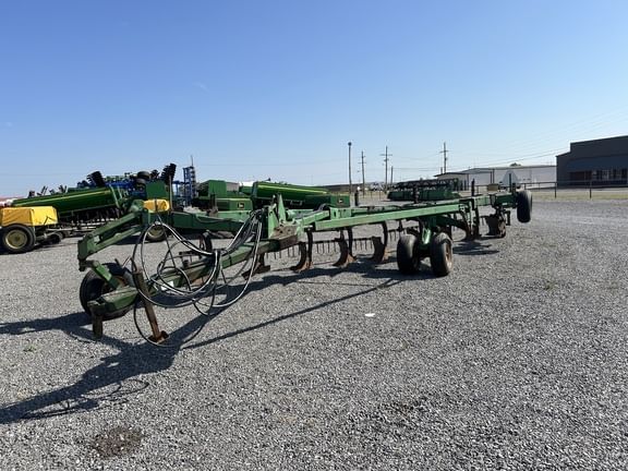 Main image John Deere 3700
